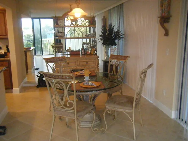 899 Jeffery St #402 — Photo 11