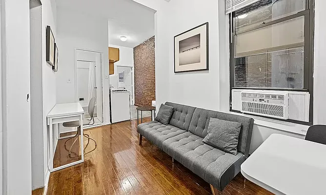 Rented by HOLTON REAL ESTATE INC. | media 6