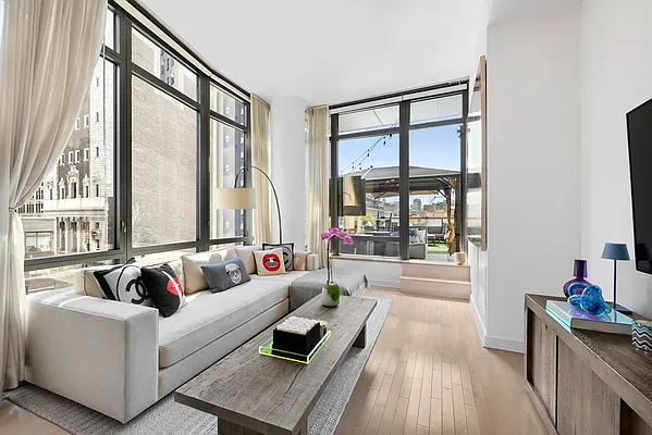 Sold by Compass | media 1