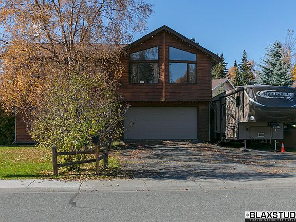 4th image of 8940 Little Creek Dr