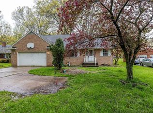 5972 Mackenzie Rd, North Olmsted, OH 44070