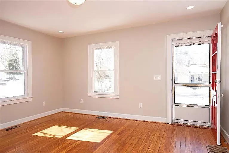 236 Lincoln Ave — Photo 3