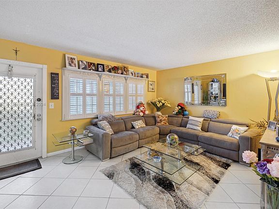5th image of 1011 Newport Dr #1011-G