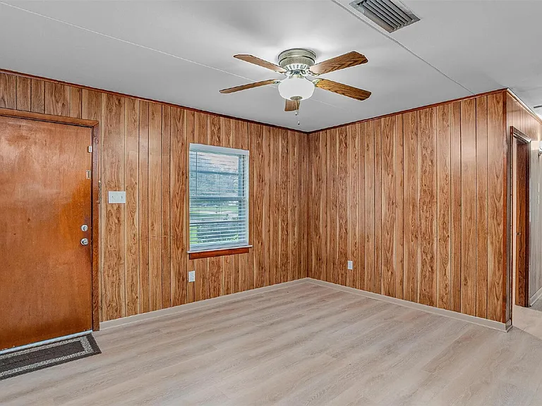 1101 Shirley Ln — Photo 6