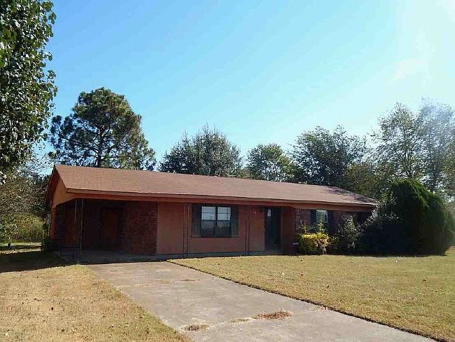 1st image of 804 Live Oak Dr