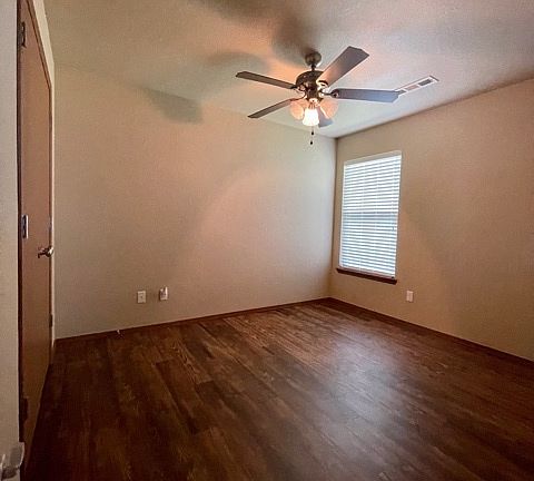 3rd image of 102 Foxglove St #102