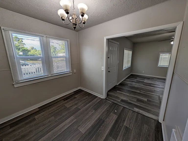 1930 Lana Ave NE — Photo 6