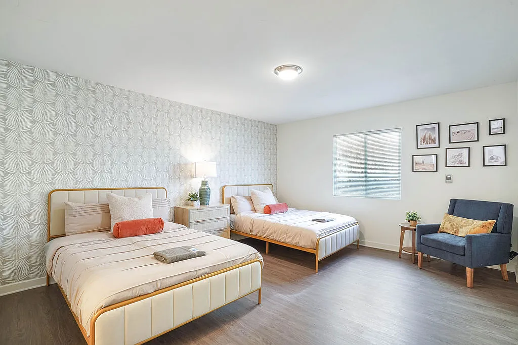 120 N Rowan Ave — Photo 4