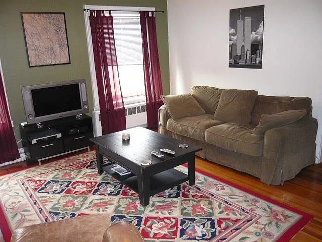 435 Hanover St #4D — Photo 2