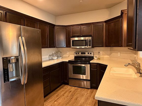 5th image of 98 W Springview Dr