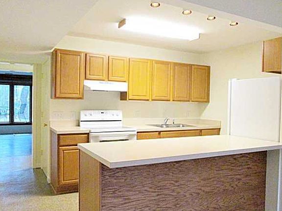 5th image of 317 Burlage Cir