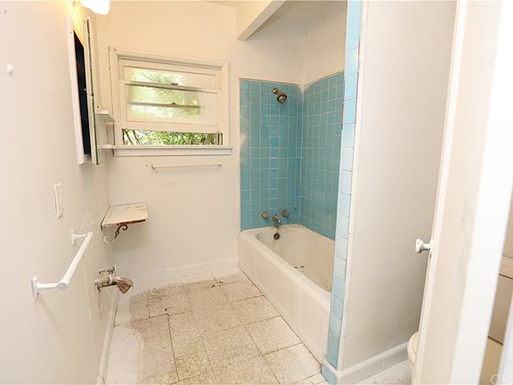4th image of 4014 Chevy Chase Dr