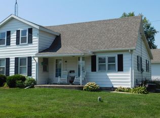 701 Maple St, Lena, IL 61048