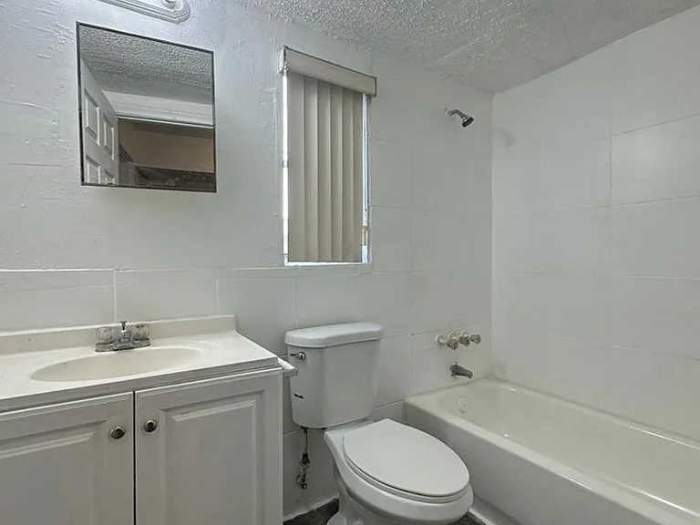 St George Apartments — Photo 94