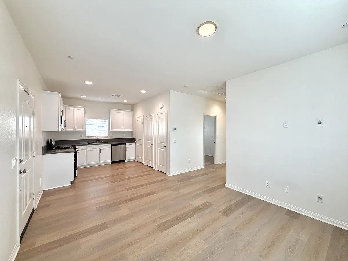 Building Photo - 114 N Lassen Ave #2