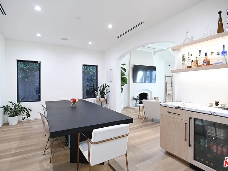 1430 Stearns Dr — Photo 10