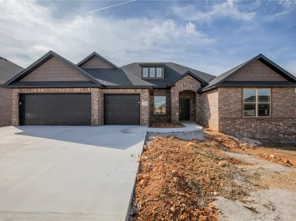 204 Doral Dr, Cave Springs, AR 72718