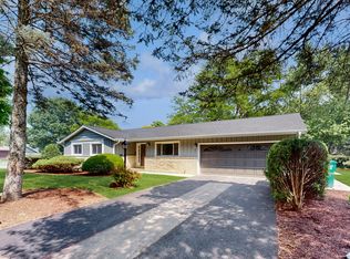 1617 Birch Rd, Northbrook, IL 60062