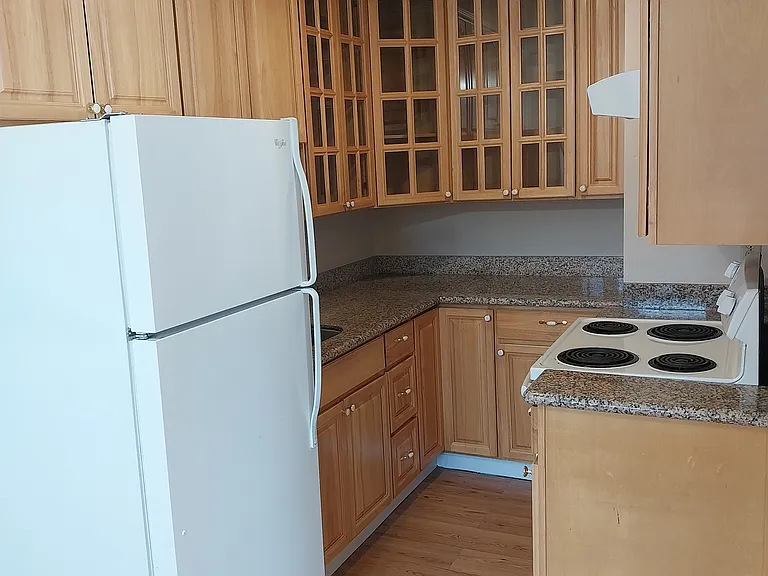 504 Maple St #4 — Photo 7