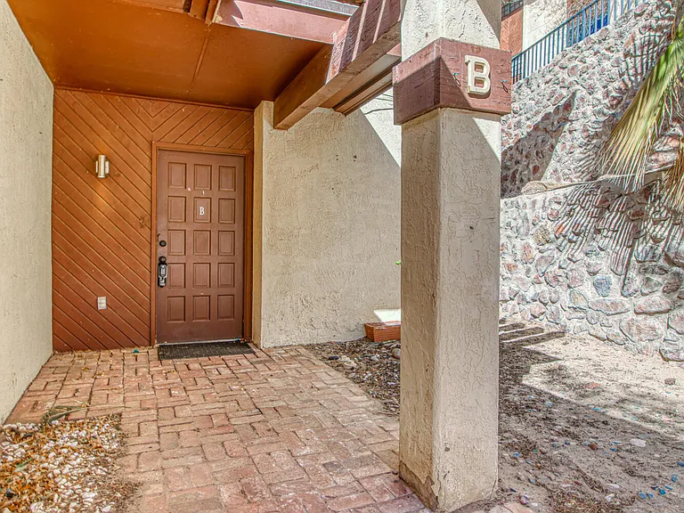 421 Irondale Dr #B — Photo 8