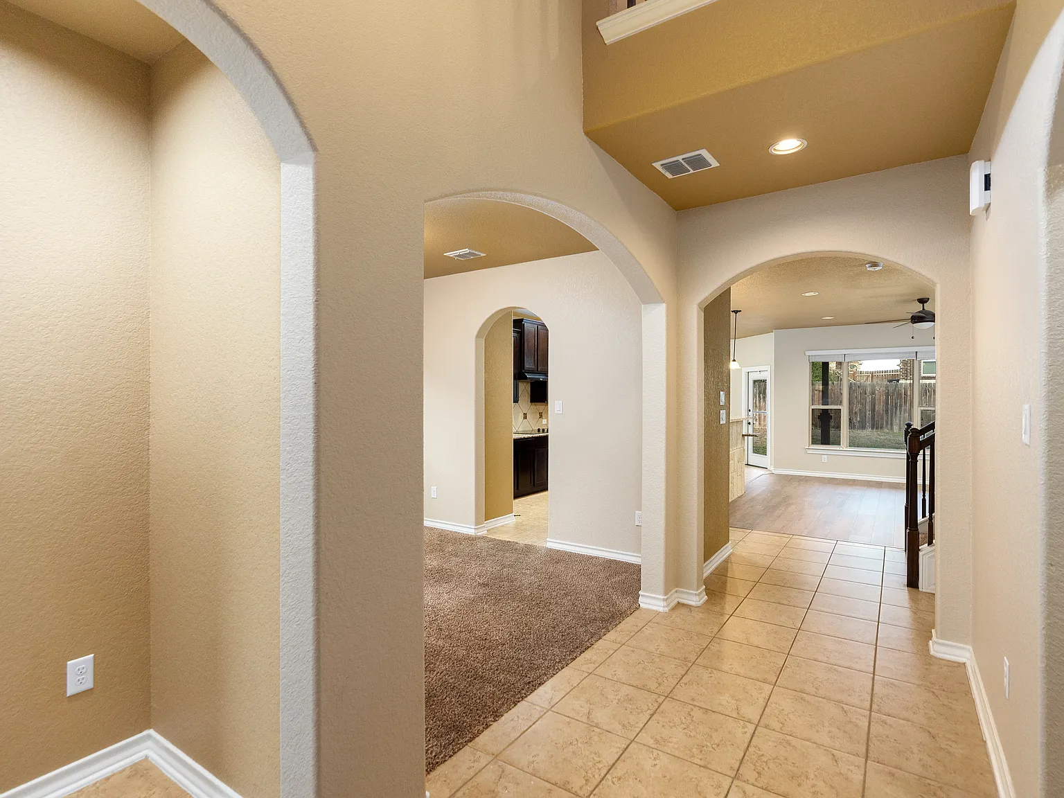 4 bed, 2661 sqft, $2,450 — Photo 2