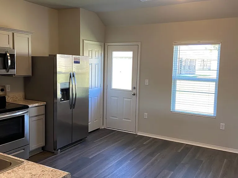 2617 Grand Ln — Photo 5