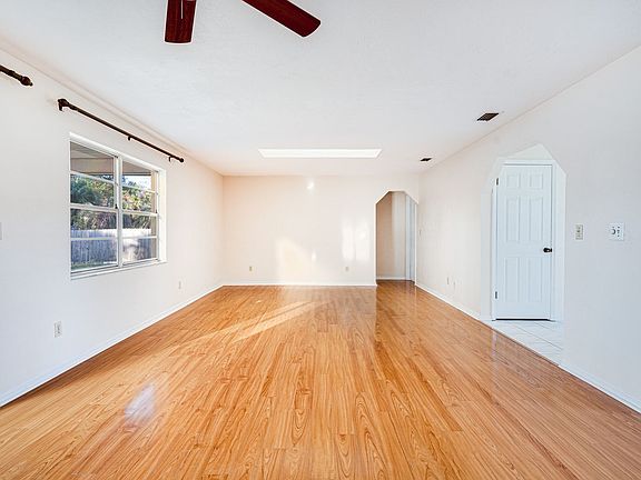 4th image of 108 Cuadro Pl