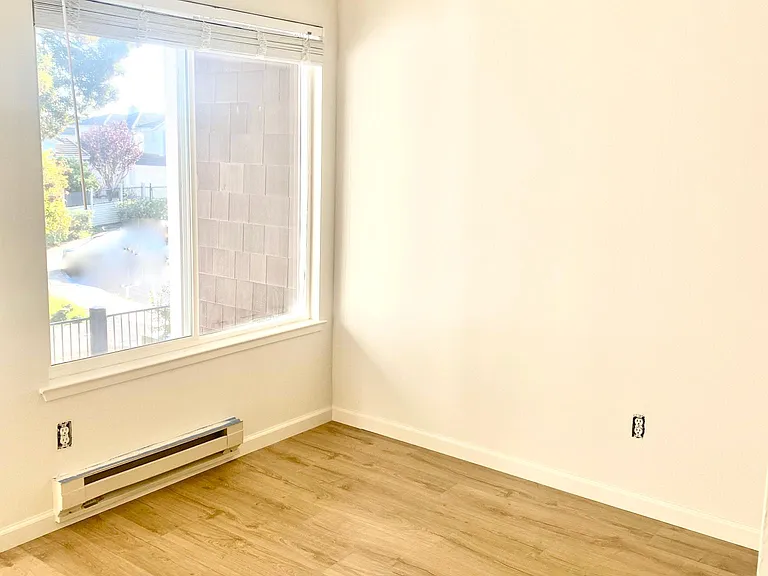218 Bayside Ct — Photo 13