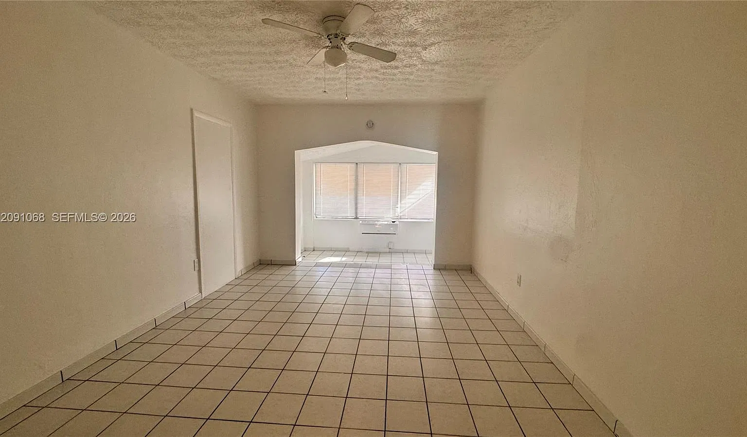 Hollywood Estates — Photo 2