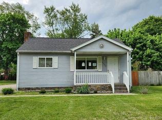 5575 Cleary Dr, Waterford, MI 48329