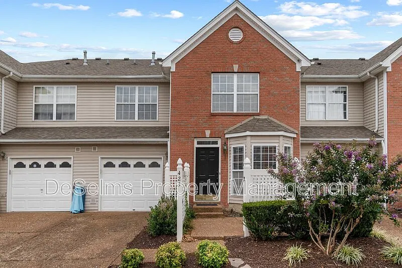 423 Compton Ln