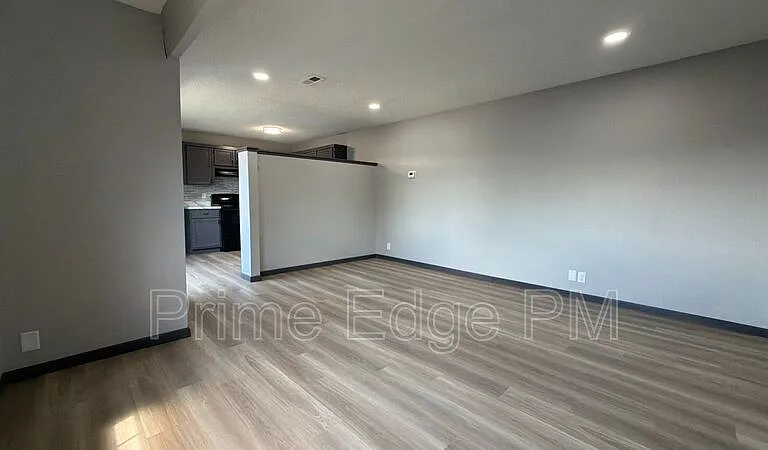 1121 N 28th St #14 — Photo 4