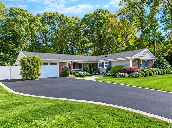 103 Sycamore Circle, Stony Brook, NY 11790