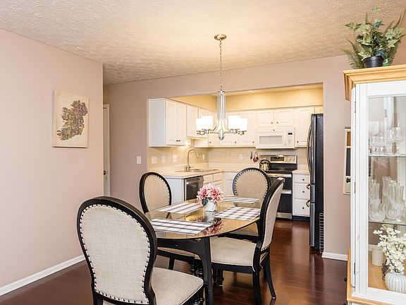 4th image of 6139 Glenvillage Dr