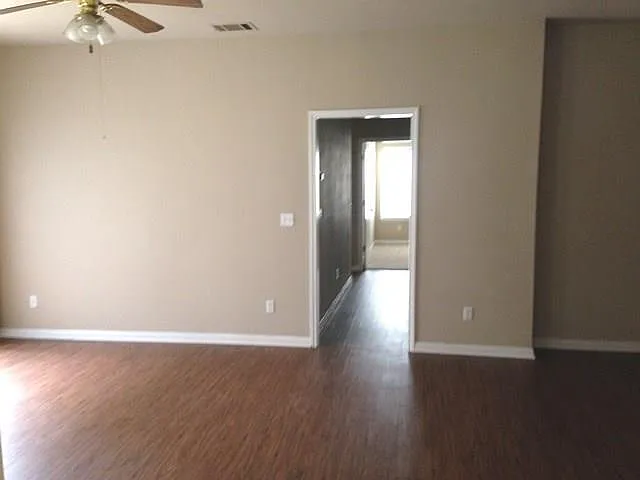 503 Gregory Ct — Photo 3