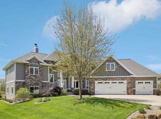 2279 Glen Oaks Cir, Cottage Grove, WI 53527