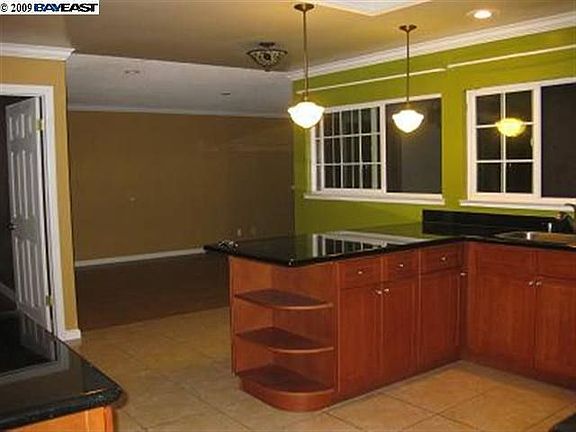 4th image of 2620 Royal Ann Dr
