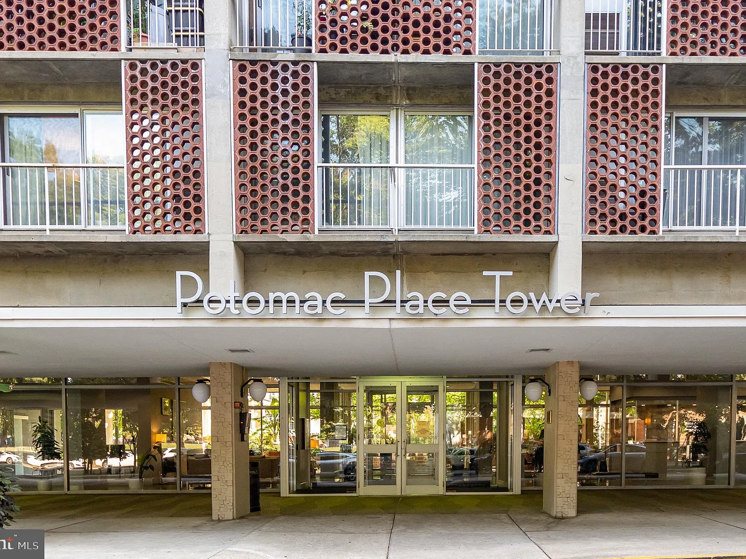 Potomac Place Tower — Photo 1
