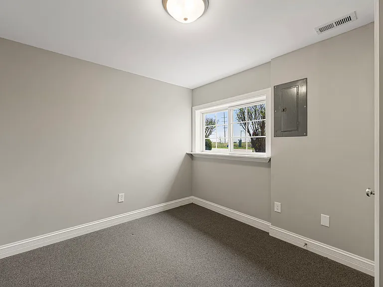 412 N Grainger Ln — Photo 13