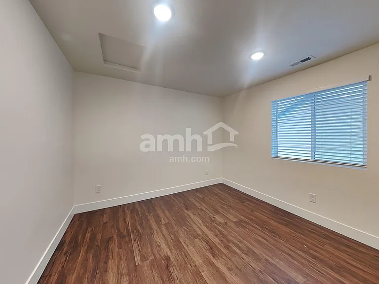 1559 N Garnet Creek Ave — Photo 21