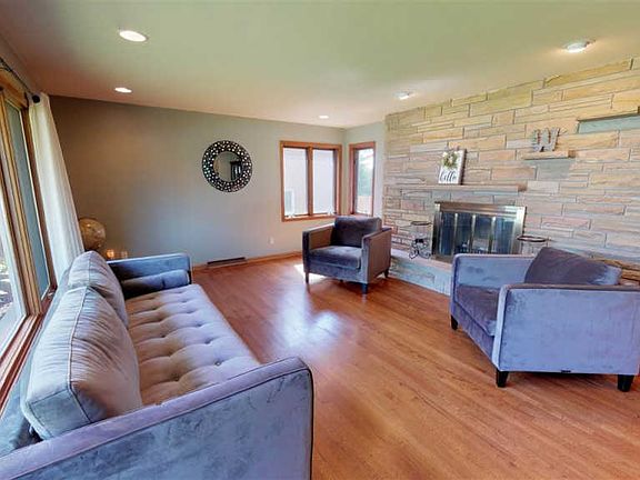 3rd image of 4617 Red Bluff Dr