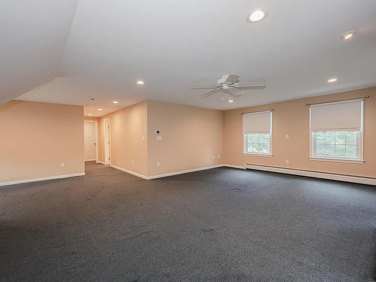 55 Holbrook Hill Rd — Photo 37