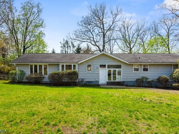 106 Dogwood Dr, Oakland Boro, NJ 07436