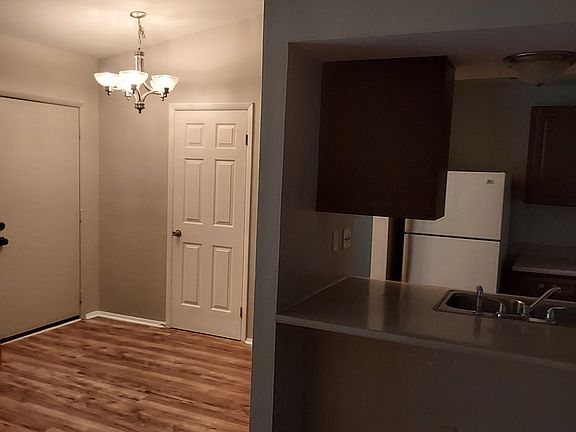 2nd image of 7836 Ivy Hollow Dr