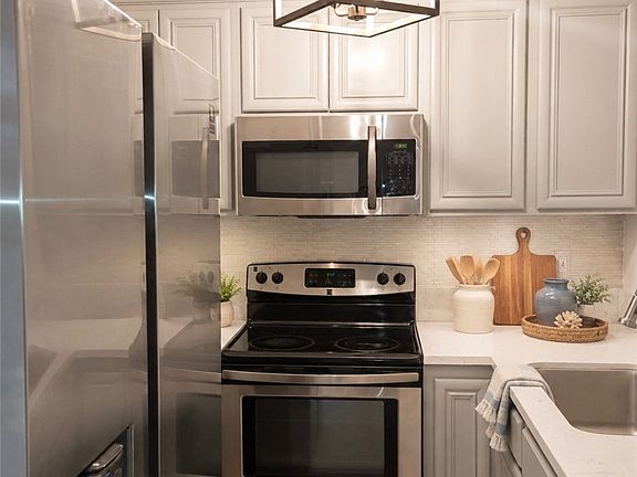 3rd image of 20371 Bluffside Cir #B-101