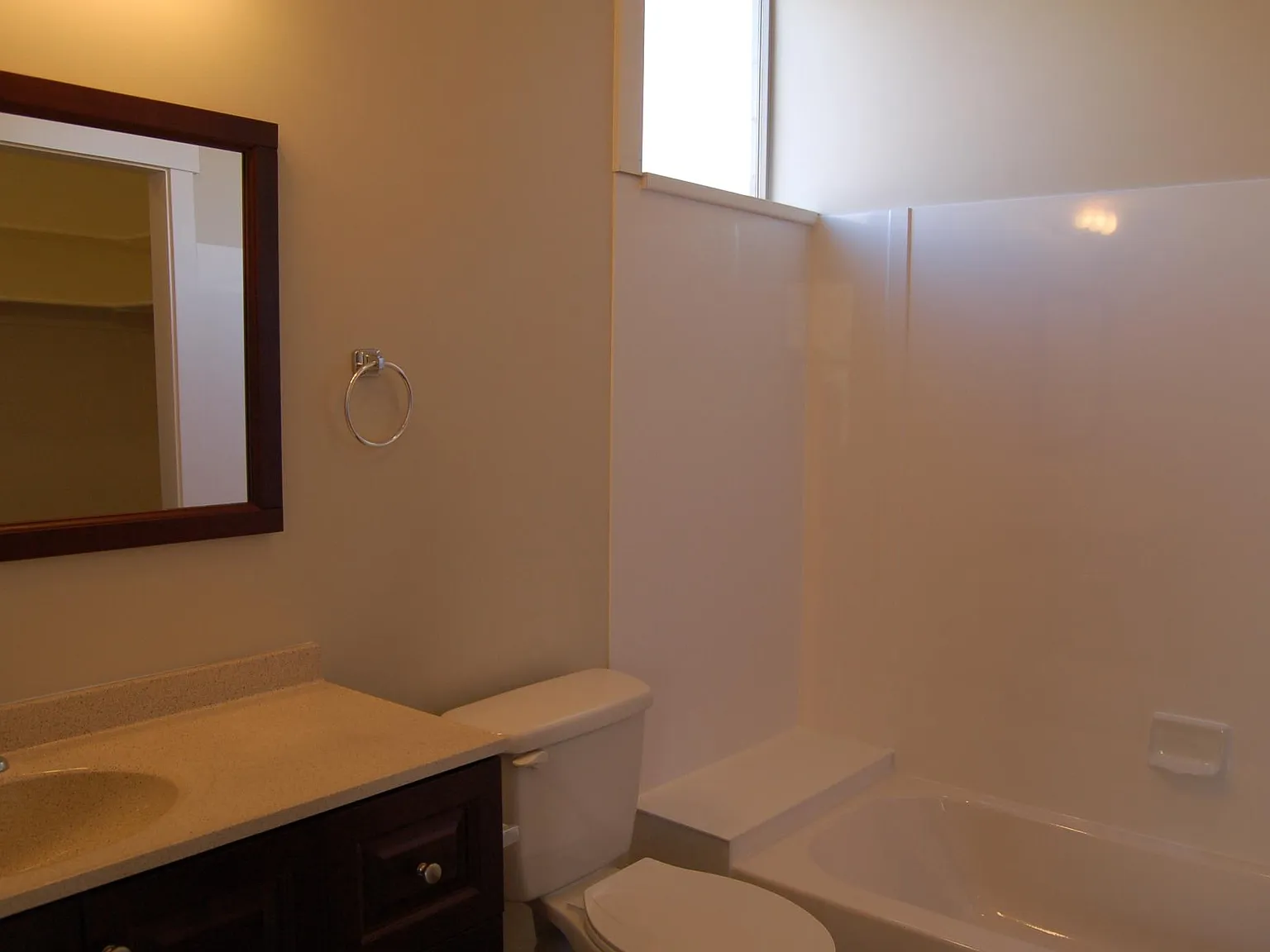 941 W Pierpont Avenue — Photo 3