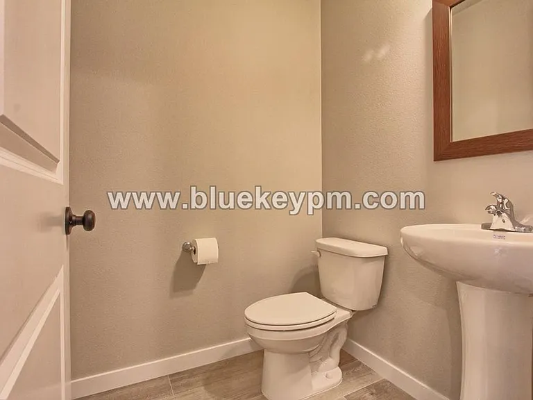 18511 NE 44th Ave — Photo 8
