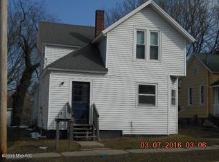 807 S Madison St, Ludington, MI