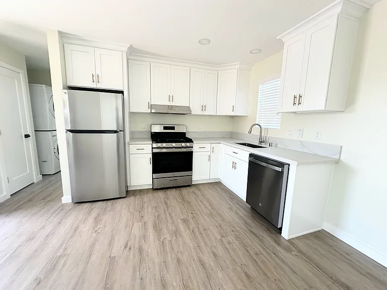 1440 Gundry Ave #A — Photo 3