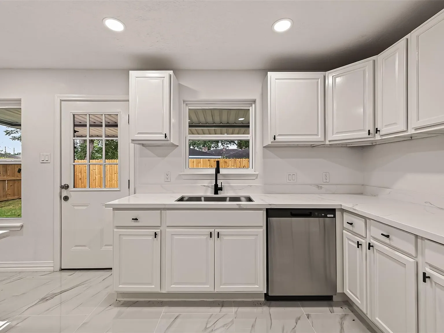 5 bed, 3.0 bath, 1837 sqft, $2,650 — Photo 4
